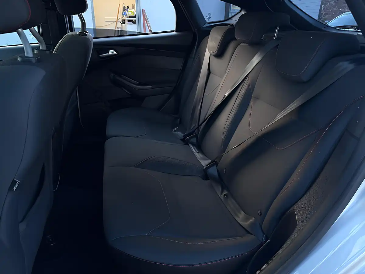 Used 2017 Ford Focus ST-Line Silver - Interior and Exterior details 12