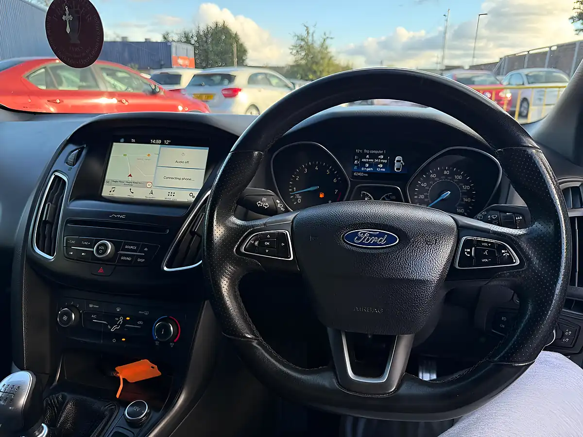 Used 2017 Ford Focus ST-Line Silver - Interior and Exterior details 14