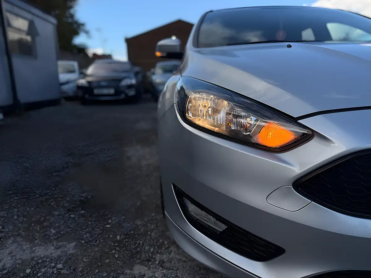 Used 2017 Ford Focus ST-Line Silver - Interior and Exterior details 17