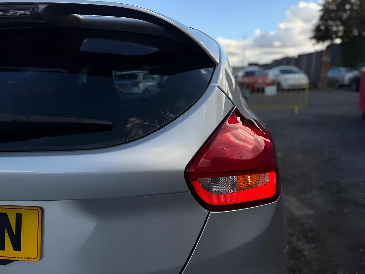 Used 2017 Ford Focus ST-Line Silver - Interior and Exterior details 18