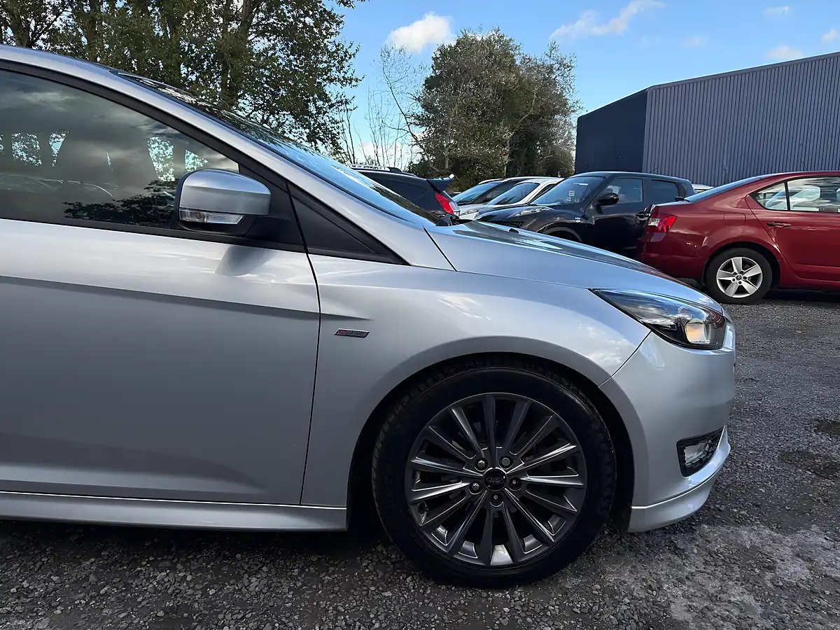 Used 2017 Ford Focus ST-Line Silver - Interior and Exterior details 19