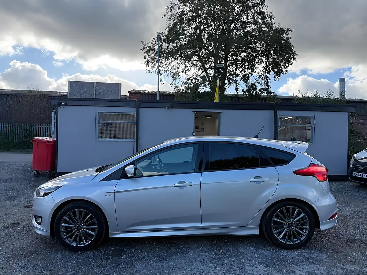 Used 2017 Ford Focus ST-Line Silver - Interior and Exterior details 4