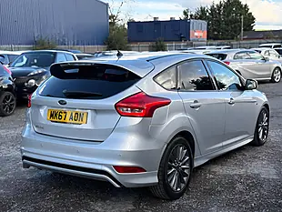 Used 2017 Ford Focus ST-Line Silver - Interior and Exterior details 8