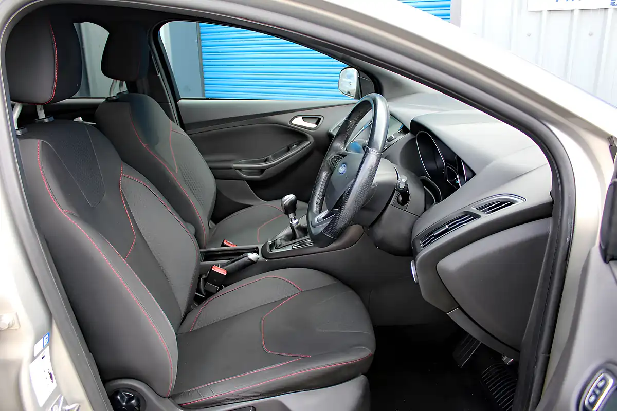 Used 2017 Ford Focus ST-Line Silver - Interior and Exterior details 11