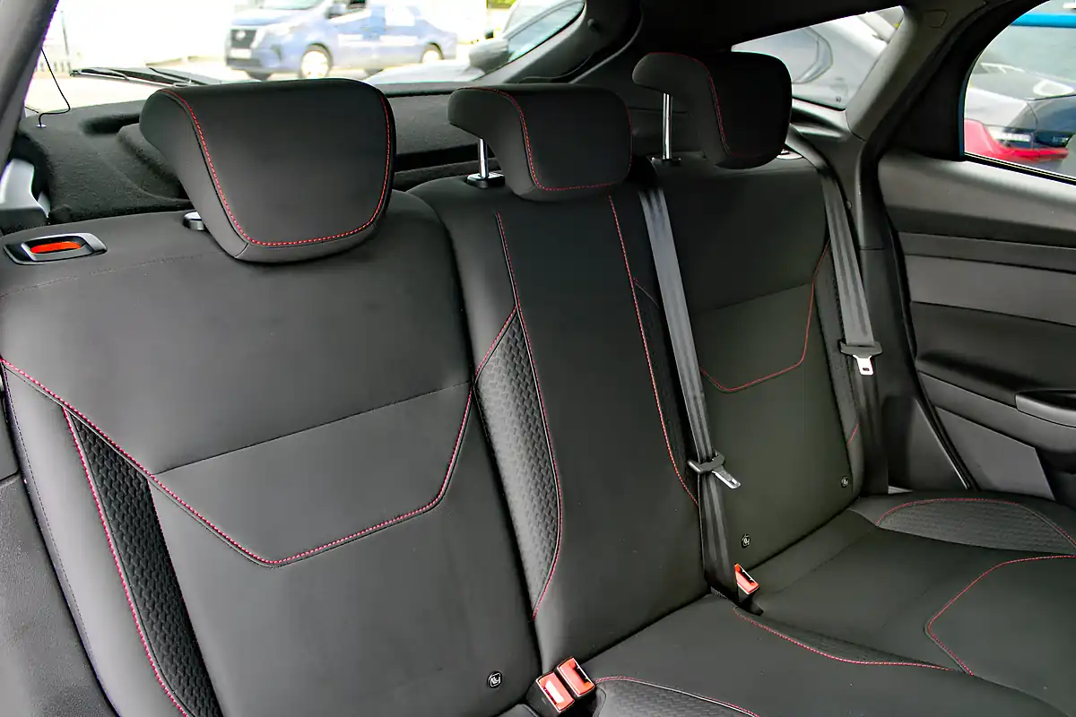 Used 2017 Ford Focus ST-Line Silver - Interior and Exterior details 12