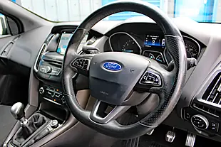 Used 2017 Ford Focus ST-Line Silver - Interior and Exterior details 13