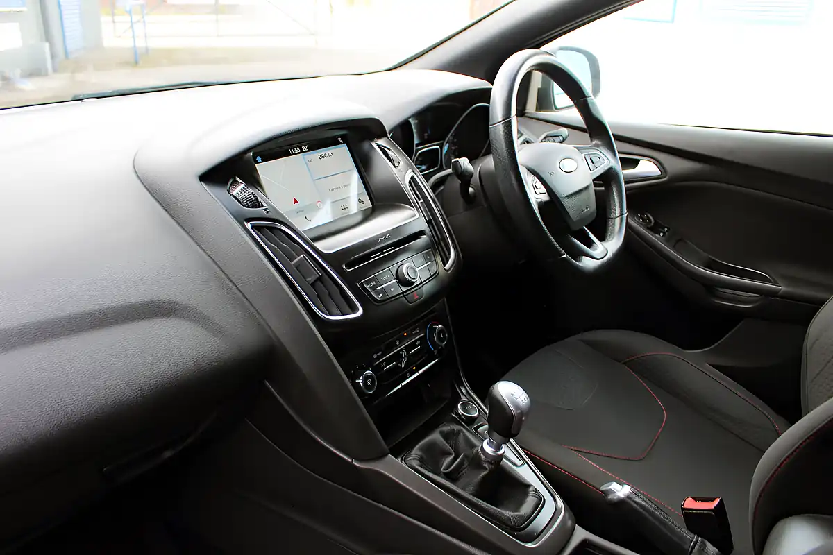 Used 2017 Ford Focus ST-Line Silver - Interior and Exterior details 14
