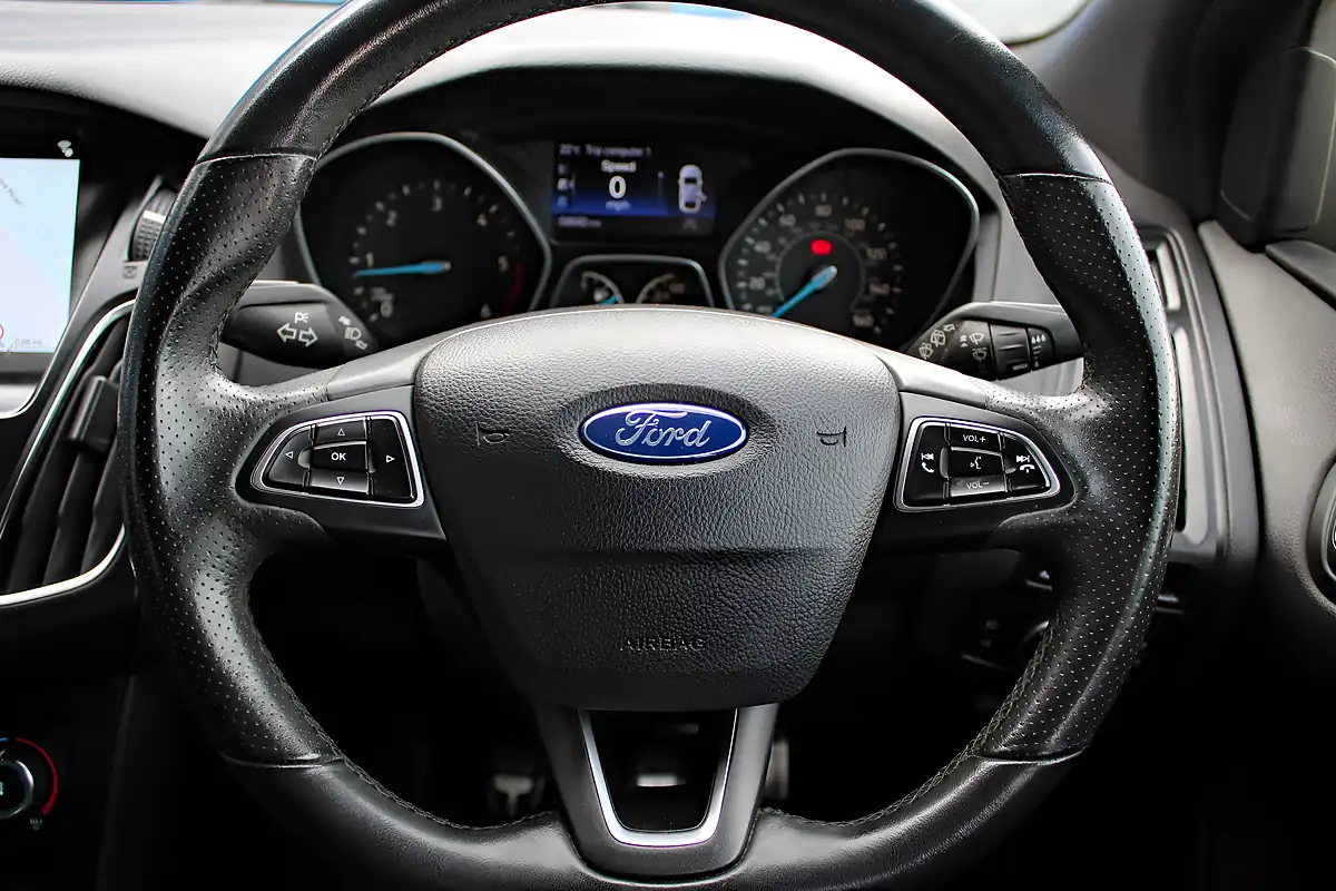 Used 2017 Ford Focus ST-Line Silver - Interior and Exterior details 18