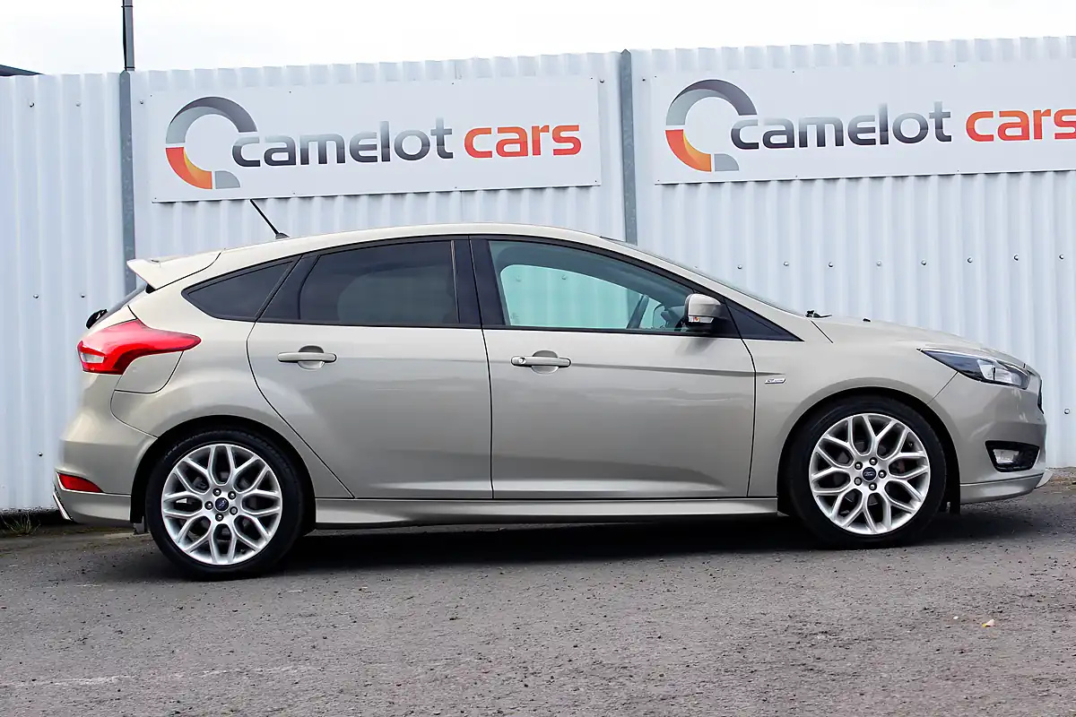 Used 2017 Ford Focus ST-Line Silver - Interior and Exterior details 5