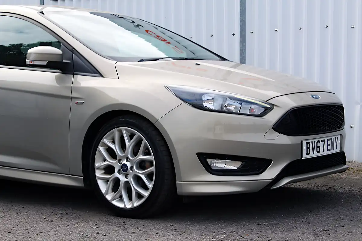 Used 2017 Ford Focus ST-Line Silver - Interior and Exterior details 9