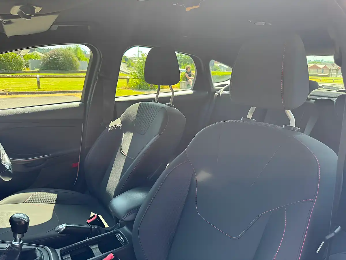 Used 2017 Ford Focus ST-Line White - Interior and Exterior details 12