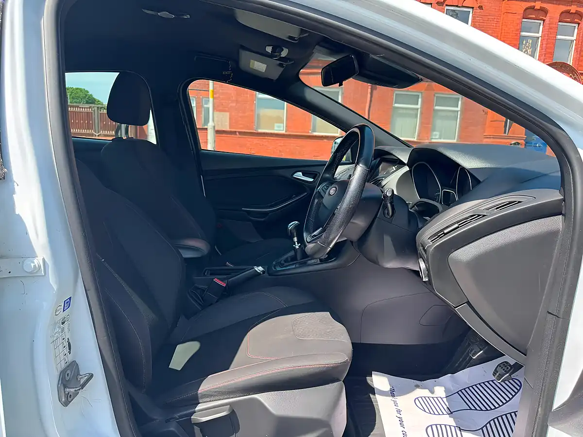 Used 2017 Ford Focus ST-Line White - Interior and Exterior details 8