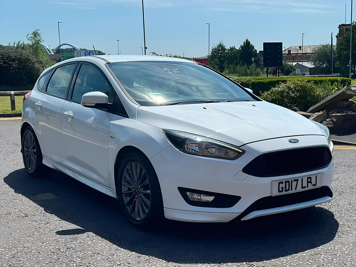 Used 2017 Ford Focus ST-Line White - Interior and Exterior details 9