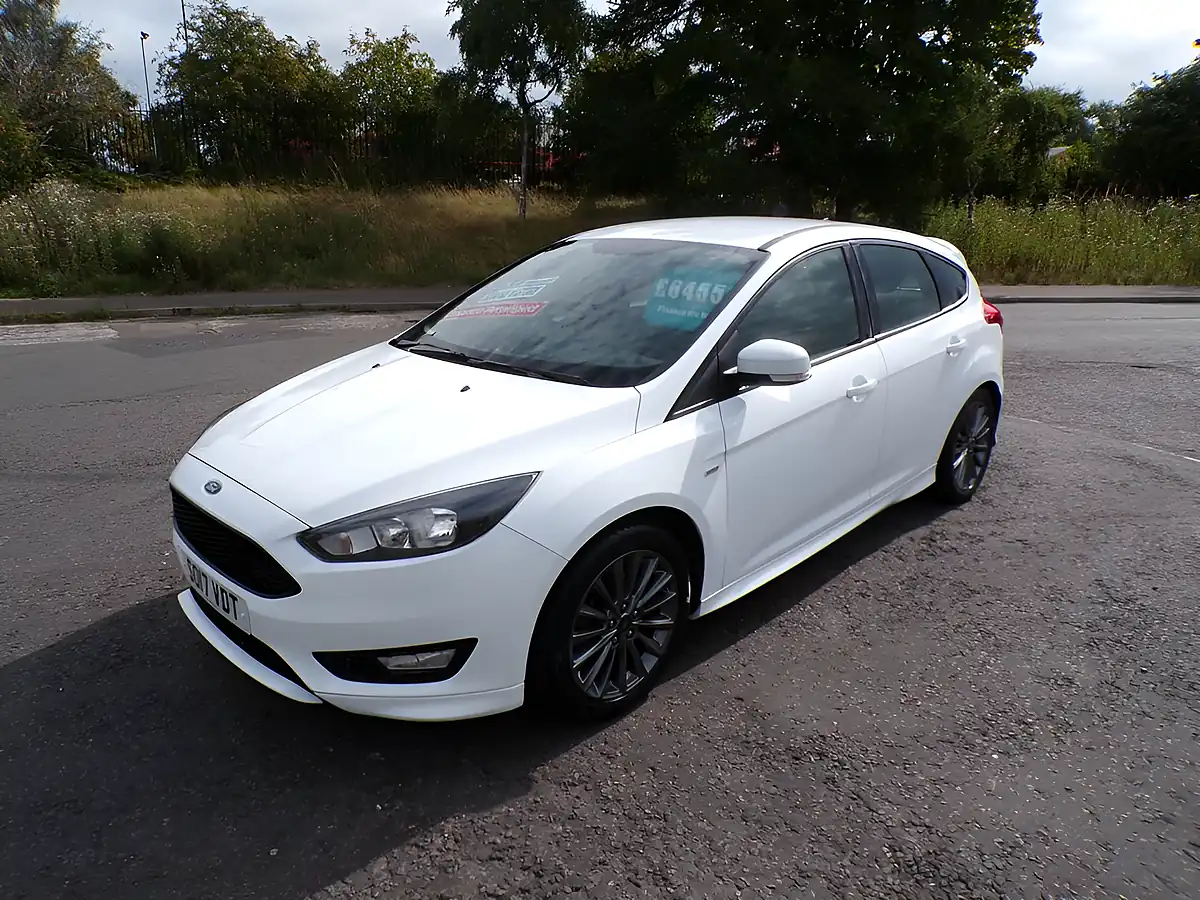 Used 2017 Ford Focus ST-Line White - Interior and Exterior details 6