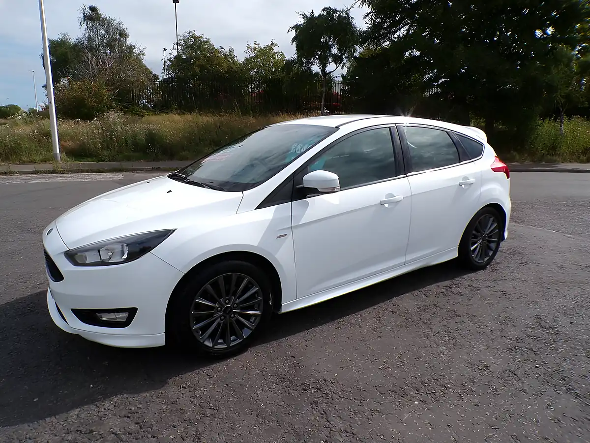Used 2017 Ford Focus ST-Line White - Interior and Exterior details 8
