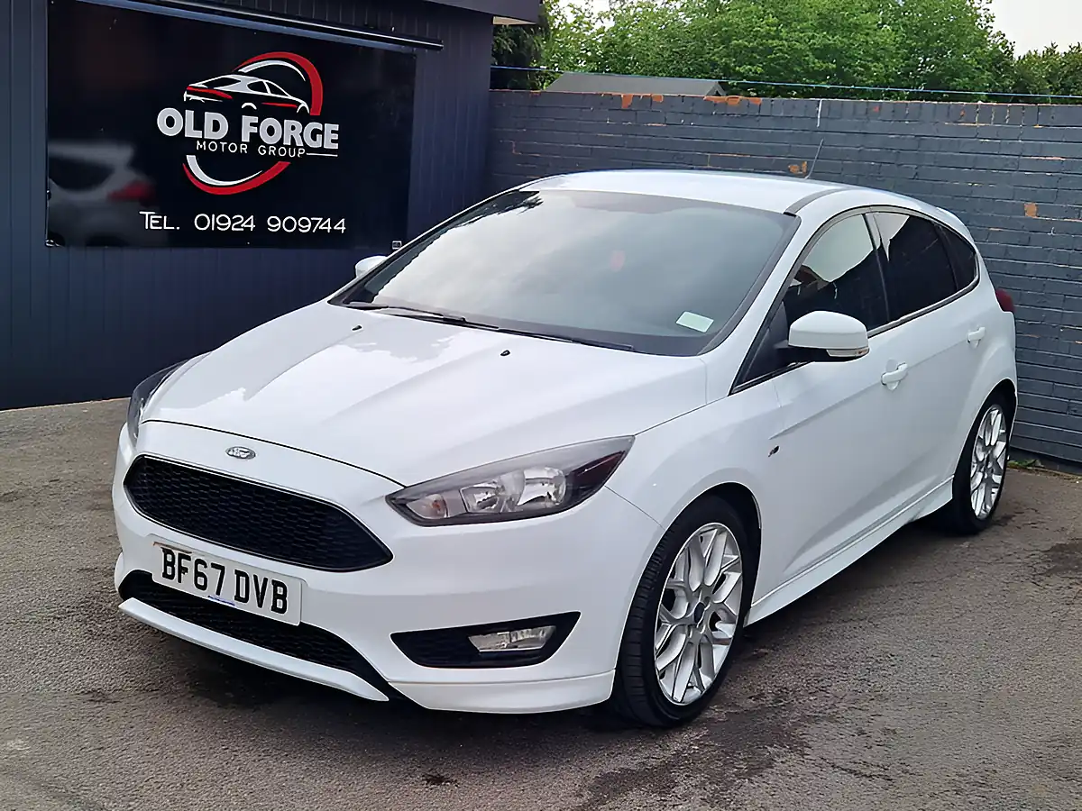 Used 2017 Ford Focus ST-Line White - Front View