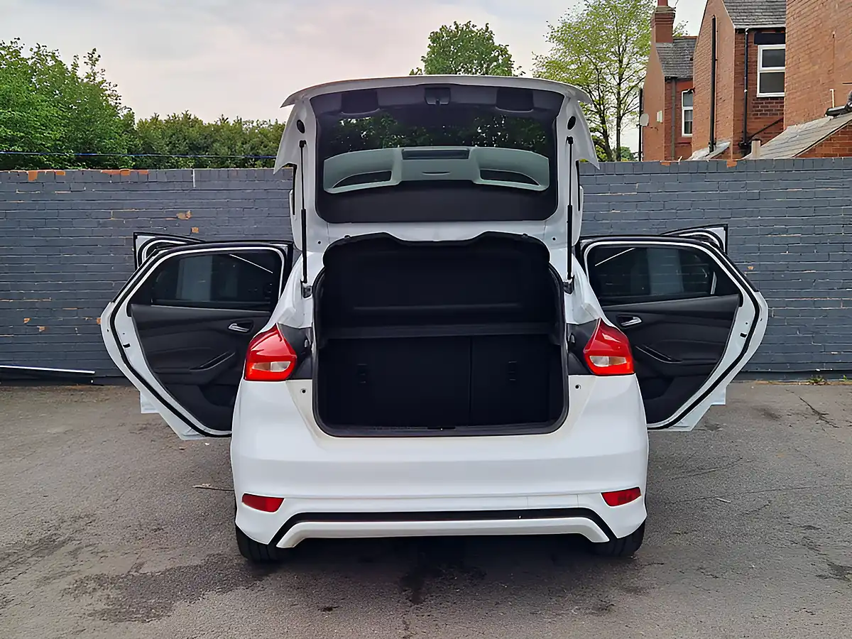 Used 2017 Ford Focus ST-Line White - Interior and Exterior details 12