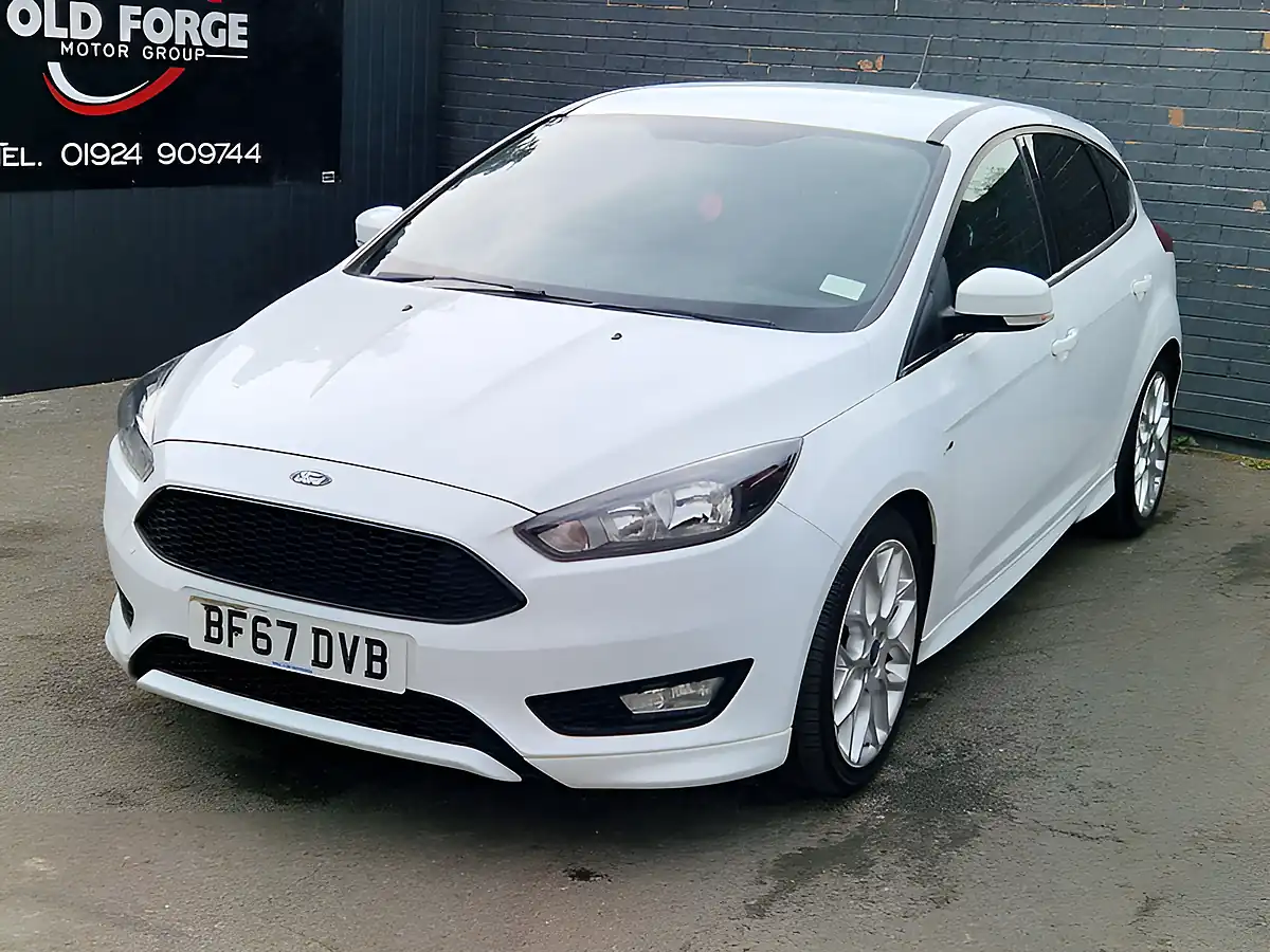 Used 2017 Ford Focus ST-Line White - Interior and Exterior details 5