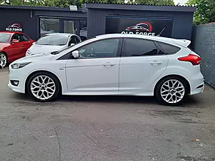 Used 2017 Ford Focus ST-Line White - Interior and Exterior details 6