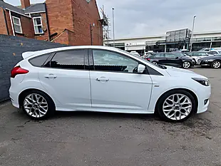 Used 2017 Ford Focus ST-Line White - Interior and Exterior details 7