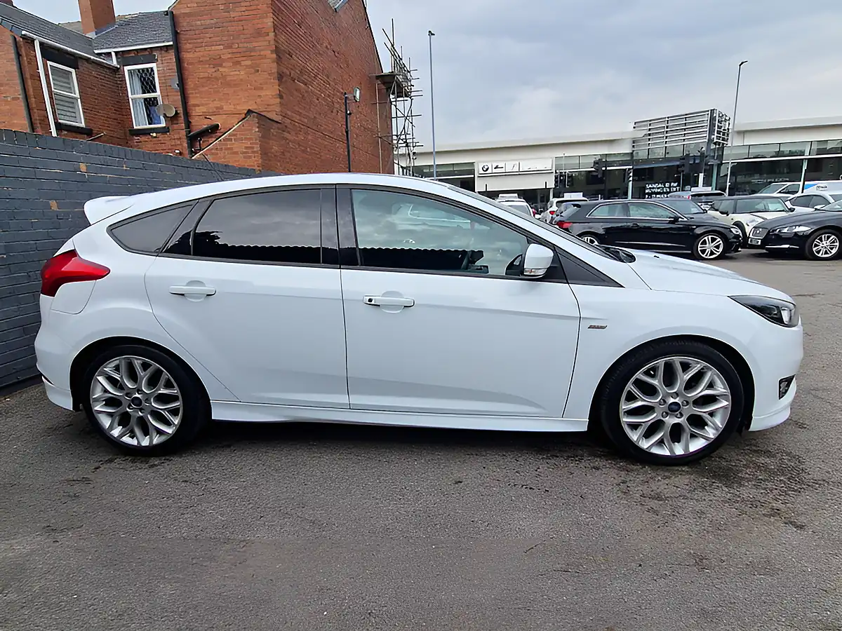 Used 2017 Ford Focus ST-Line White - Interior and Exterior details 7