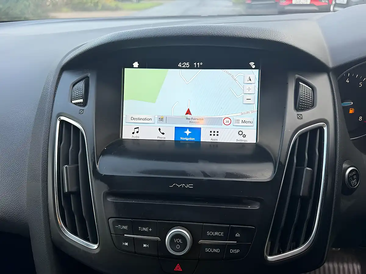 Used 2017 Ford Focus ST-Line White - Interior and Exterior details 11