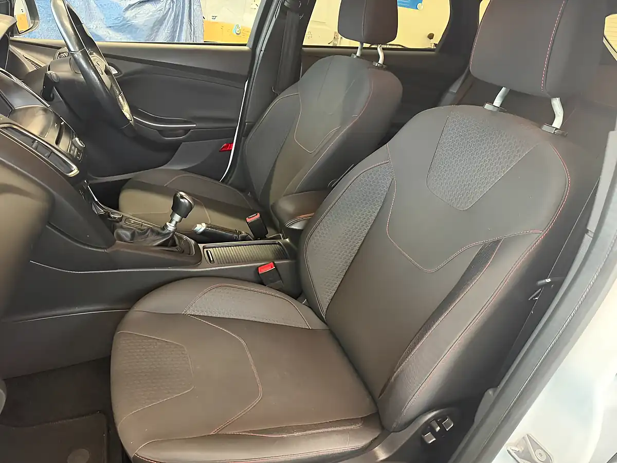 Used 2017 Ford Focus ST-Line White - Interior and Exterior details 12