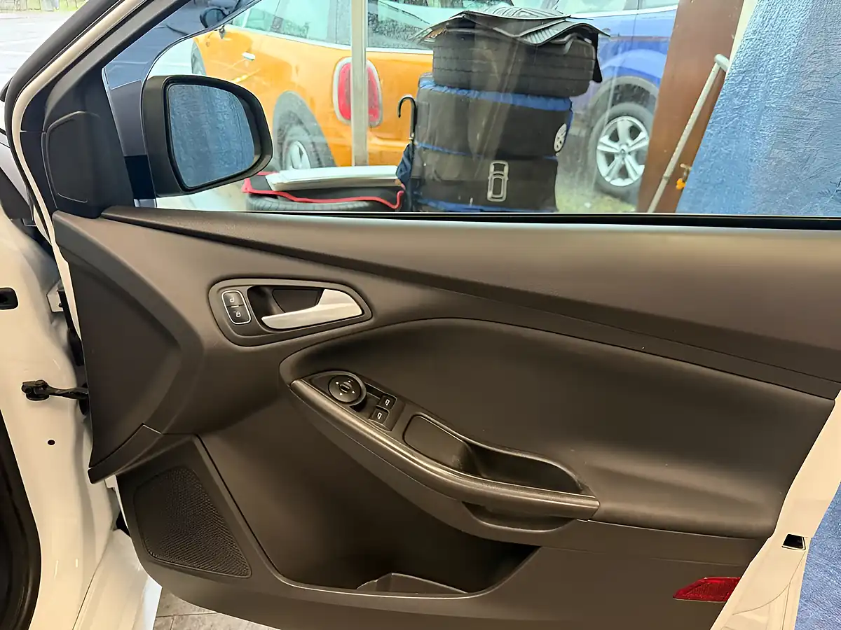 Used 2017 Ford Focus ST-Line White - Interior and Exterior details 13
