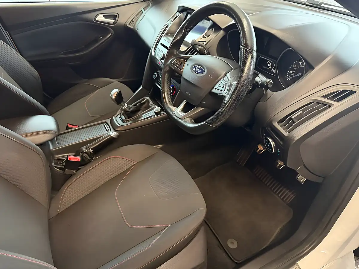 Used 2017 Ford Focus ST-Line White - Interior and Exterior details 8