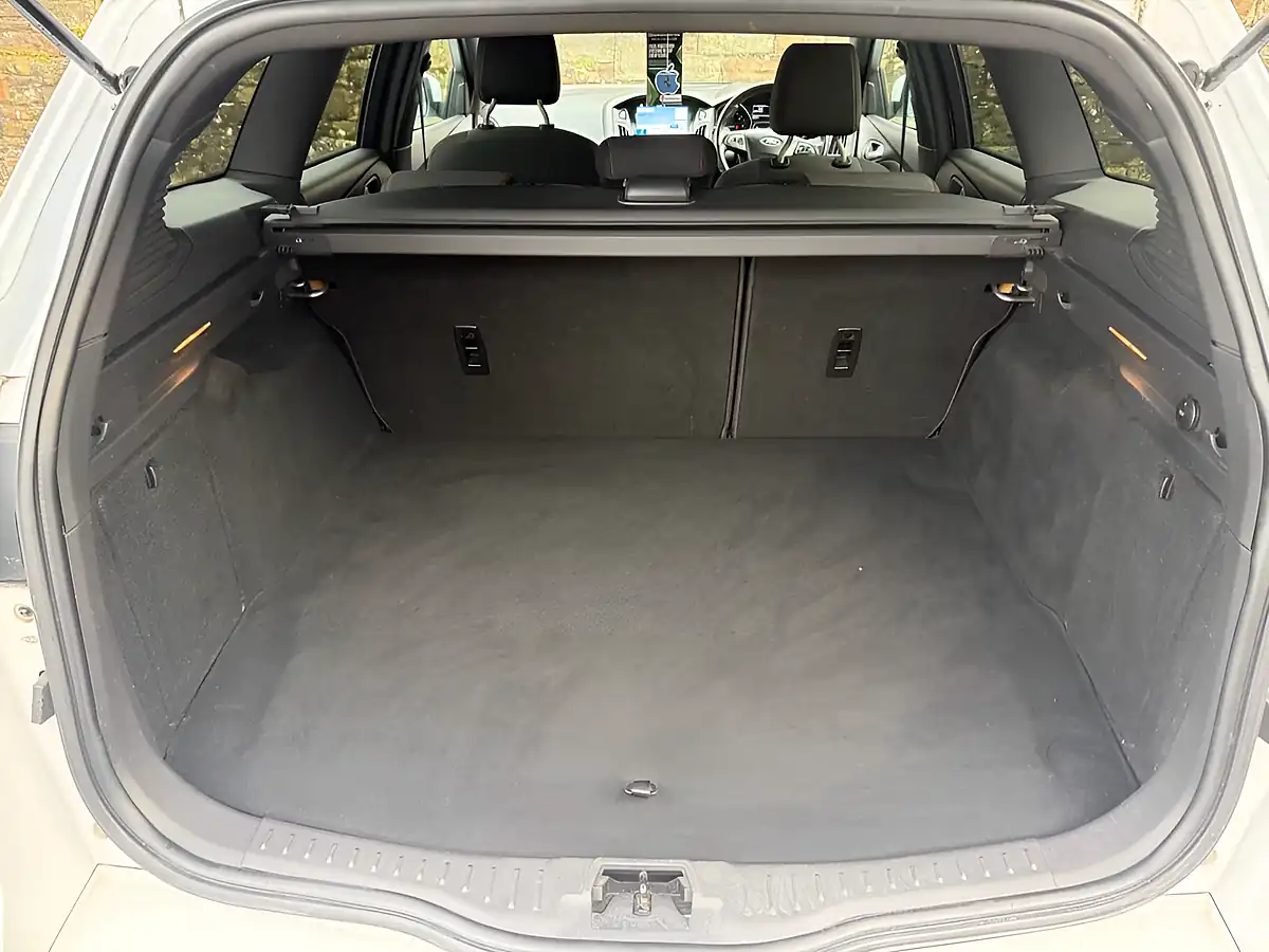 Used 2017 Ford Focus ST-Line White - Interior and Exterior details 10