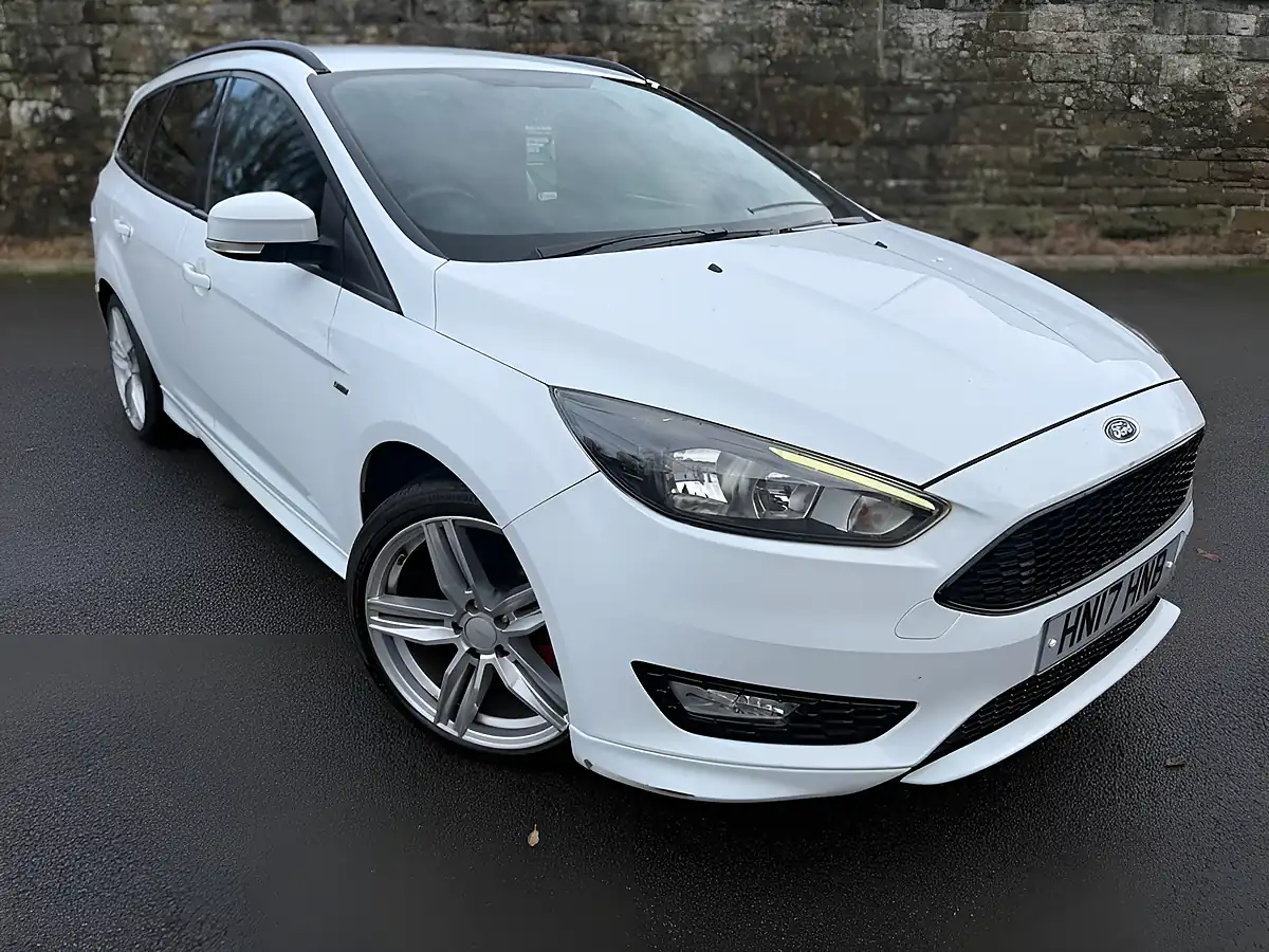 Used 2017 Ford Focus ST-Line White - Interior and Exterior details 3