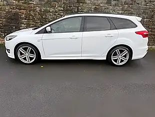 Used 2017 Ford Focus ST-Line White - Interior and Exterior details 5