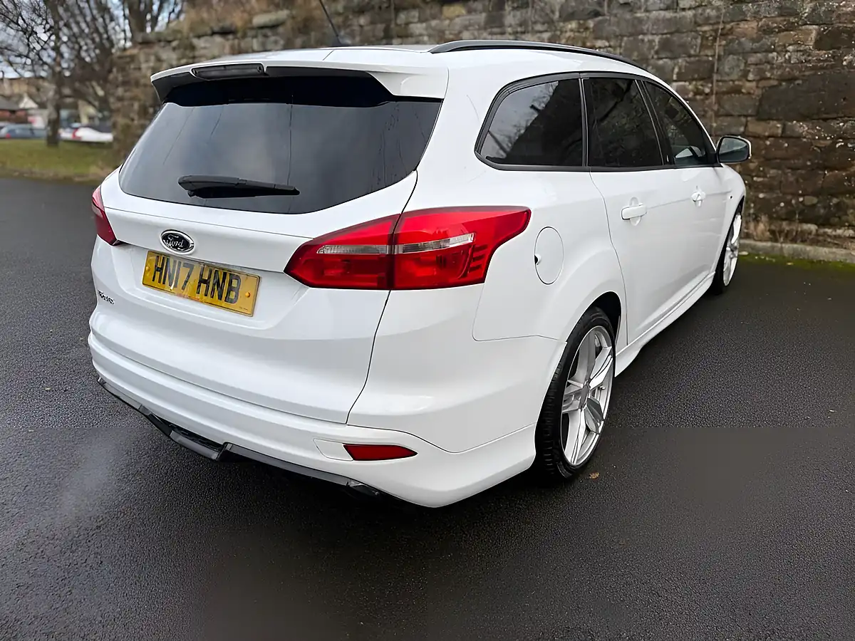 Used 2017 Ford Focus ST-Line White - Interior and Exterior details 7