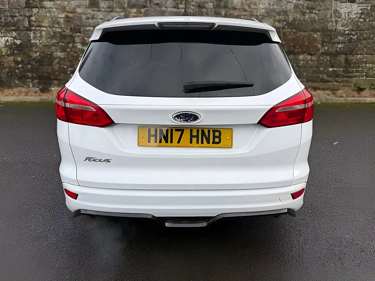 Used 2017 Ford Focus ST-Line White - Interior and Exterior details 8