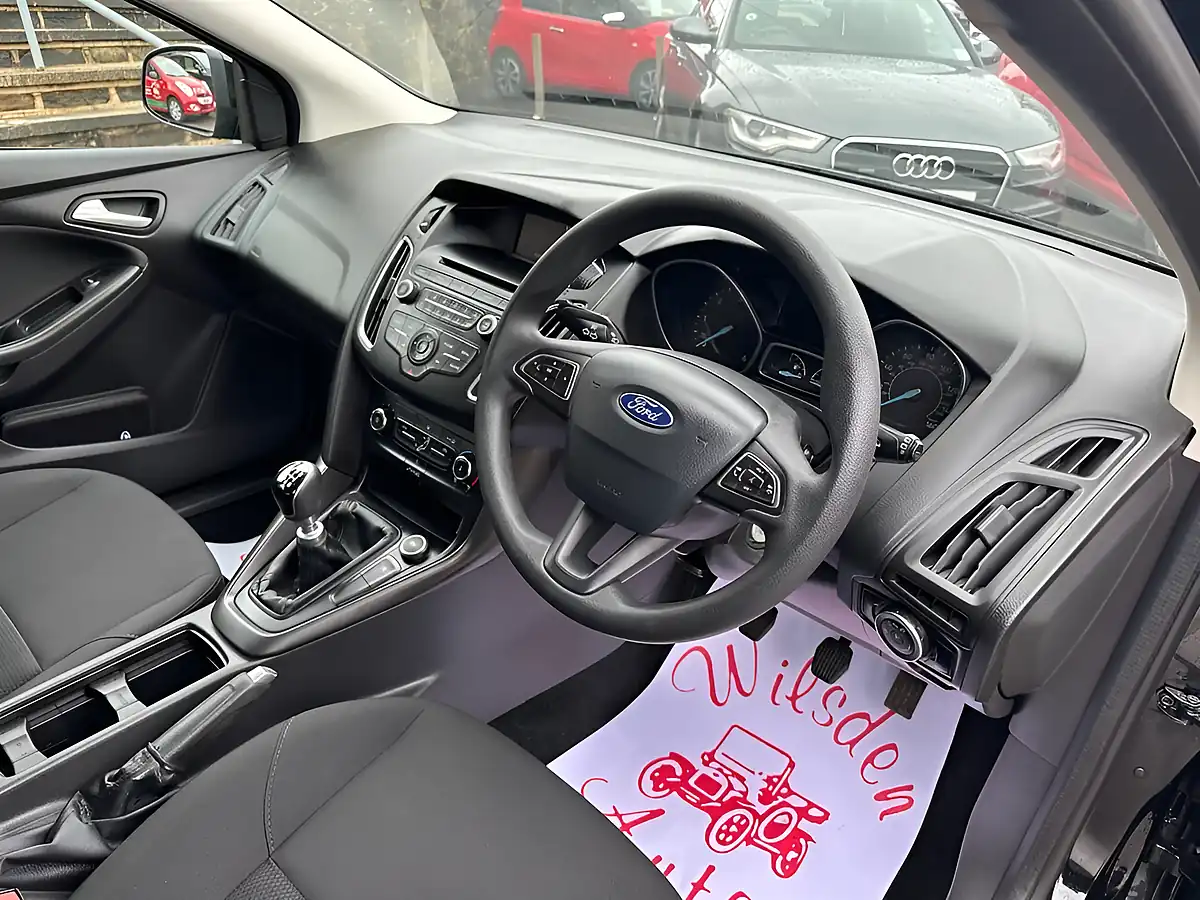 Used 2017 Ford Focus Style Black - Interior and Exterior details 10