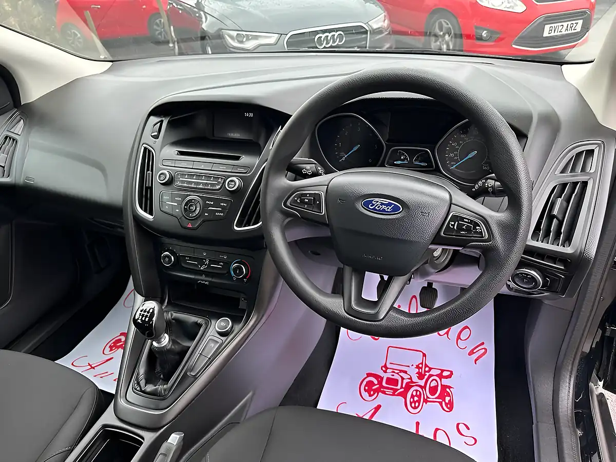 Used 2017 Ford Focus Style Black - Interior and Exterior details 11