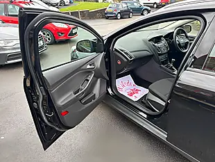 Used 2017 Ford Focus Style Black - Interior and Exterior details 12