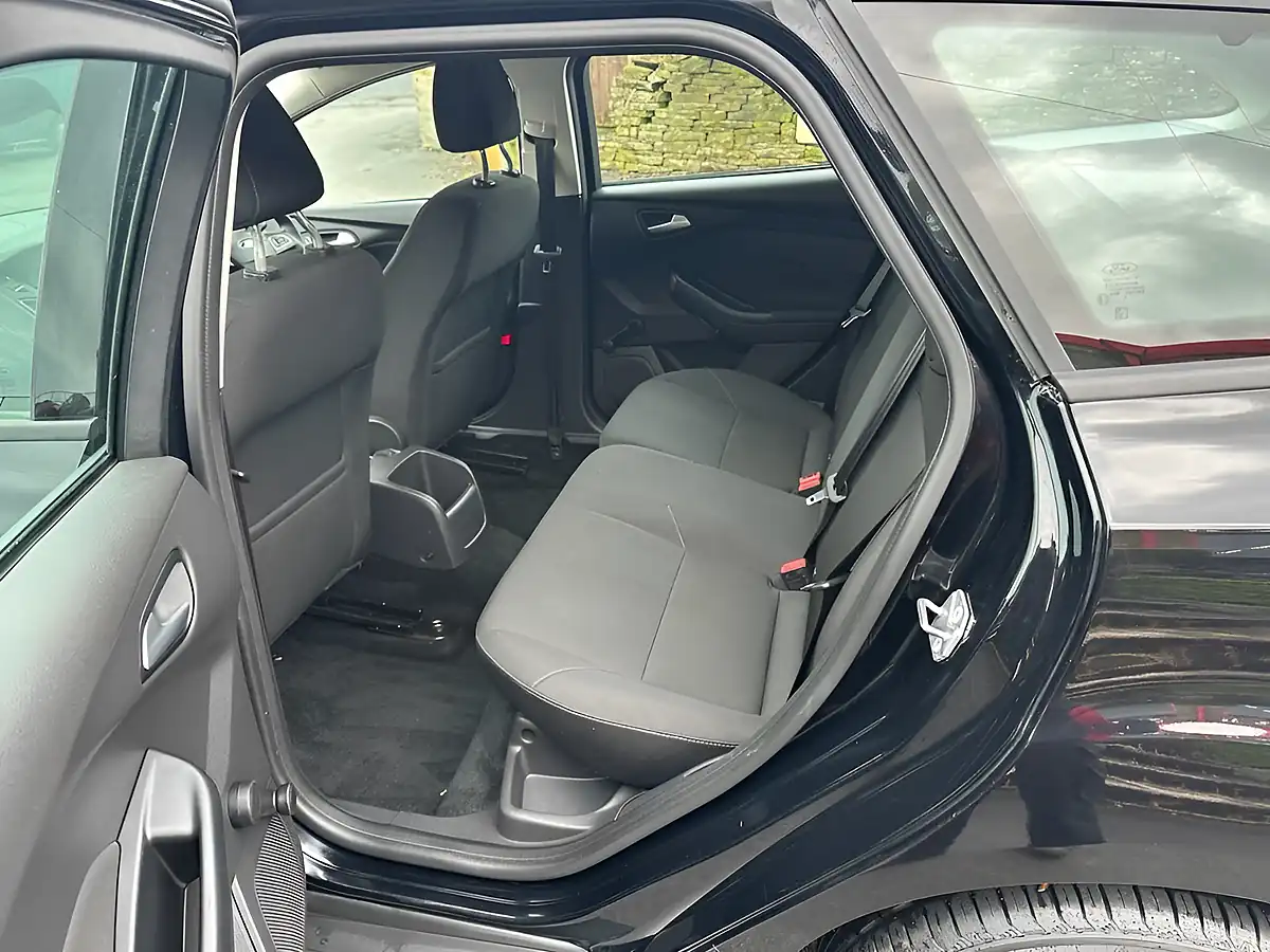 Used 2017 Ford Focus Style Black - Interior and Exterior details 17