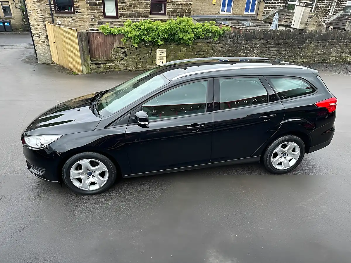 Used 2017 Ford Focus Style Black - Interior and Exterior details 5