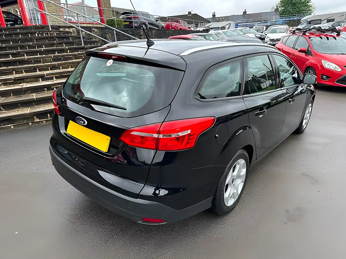 Used 2017 Ford Focus Style Black - Interior and Exterior details 8