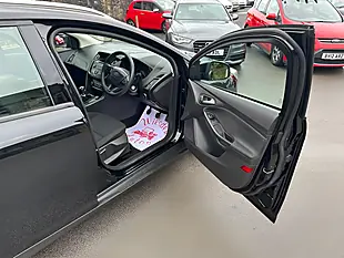 Used 2017 Ford Focus Style Black - Interior and Exterior details 9