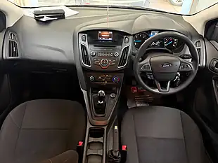 Used 2017 Ford Focus Style Silver - Interior and Exterior details 10
