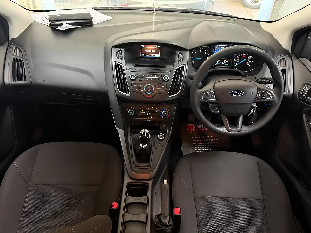 Used 2017 Ford Focus Style Silver - Interior and Exterior details 10