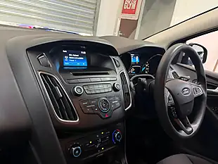 Used 2017 Ford Focus Style Silver - Interior and Exterior details 12