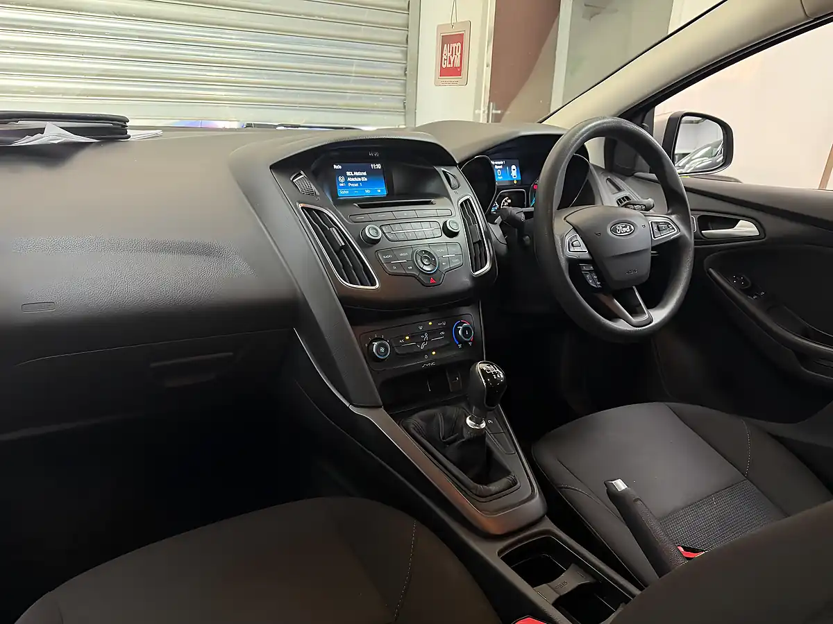 Used 2017 Ford Focus Style Silver - Interior and Exterior details 13