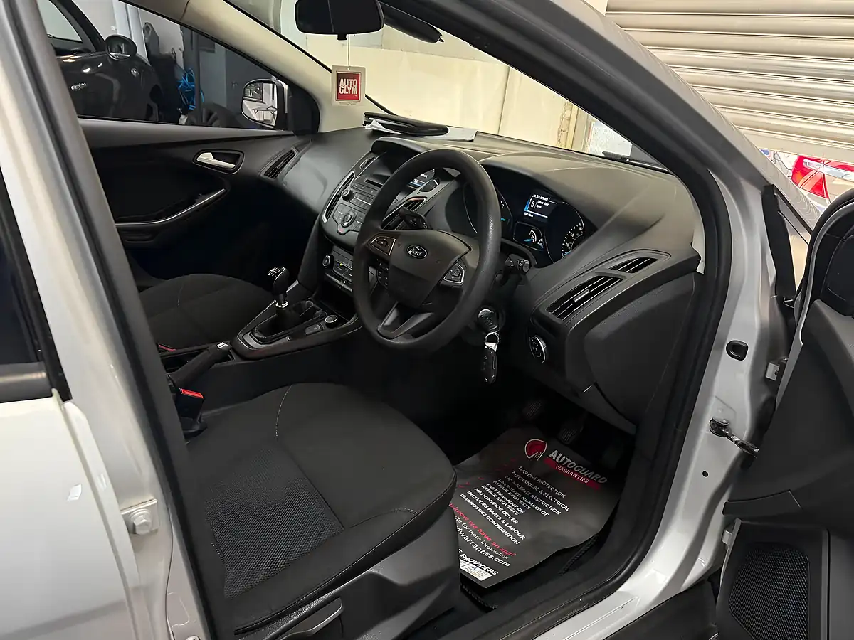 Used 2017 Ford Focus Style Silver - Interior and Exterior details 15