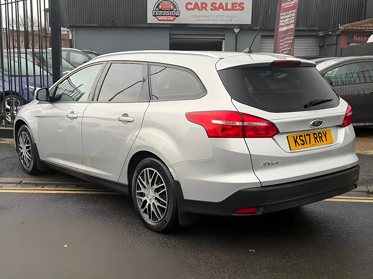 Used 2017 Ford Focus Style Silver - Interior and Exterior details 2