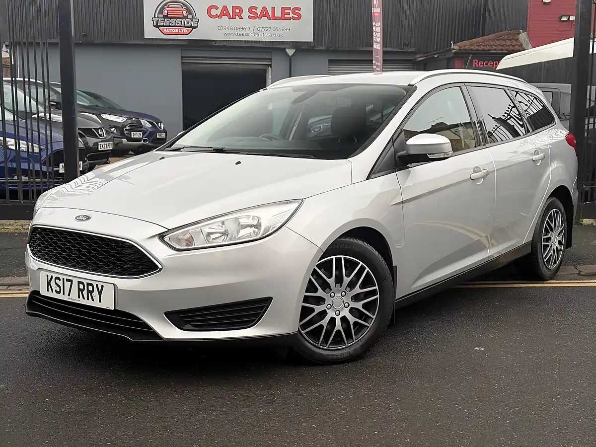 Used 2017 Ford Focus Style Silver - Interior and Exterior details 5