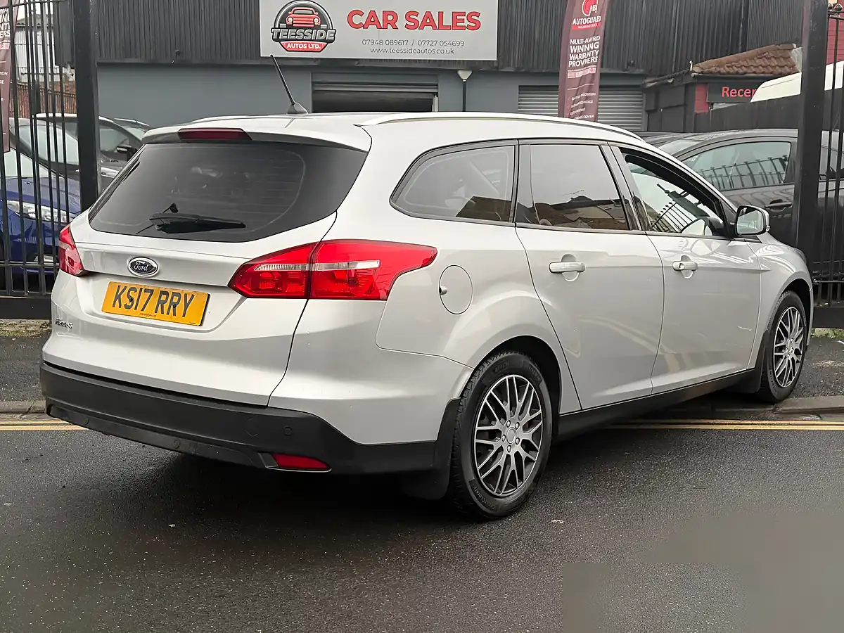 Used 2017 Ford Focus Style Silver - Interior and Exterior details 6