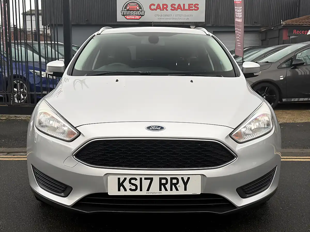 Used 2017 Ford Focus Style Silver - Interior and Exterior details 7